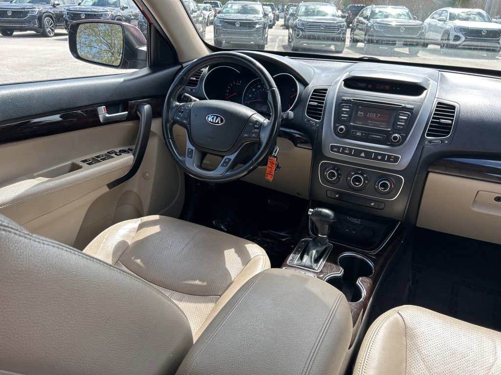 Used 2015 Kia Sorento LX image 9