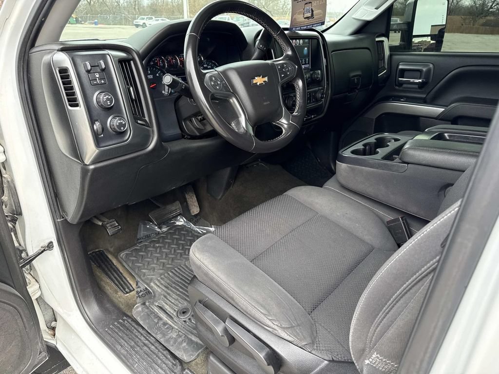 Used 2018 Chevrolet Silverado 1500 LT w/ Trailering Package AWD/4WD image 8