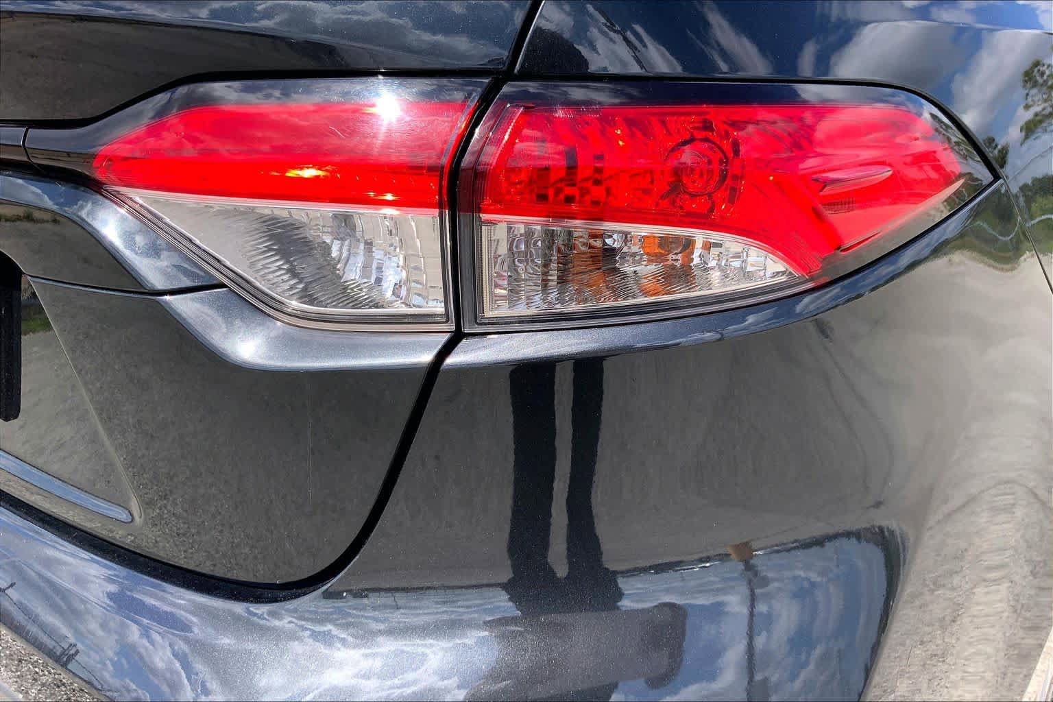 Used 2021 Toyota Corolla LE FWD image 30