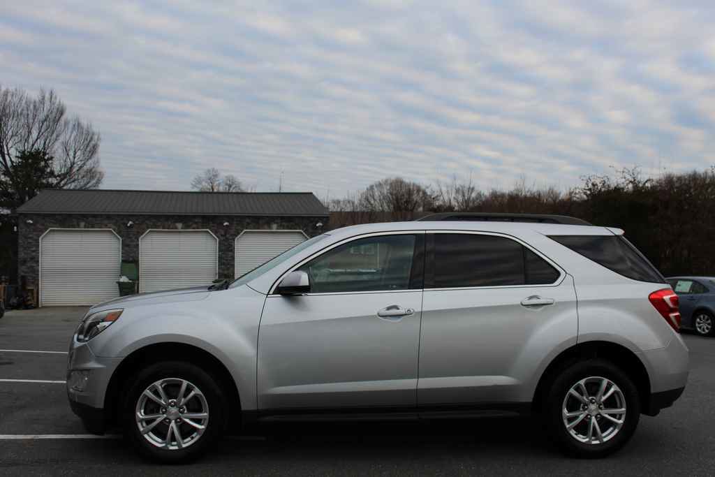 Used 2017 Chevrolet Equinox LT w/ Convenience Package image 10