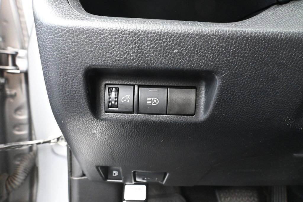 Used 2019 Toyota RAV4 LE w/ Carpet Mat Package AWD/4WD image 30