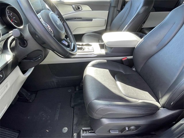 Used 2024 Kia Carnival LX image 20