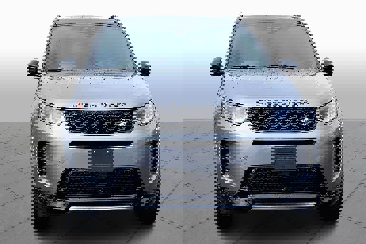Certified 2025 Land Rover Discovery Sport Dynamic SE image 3