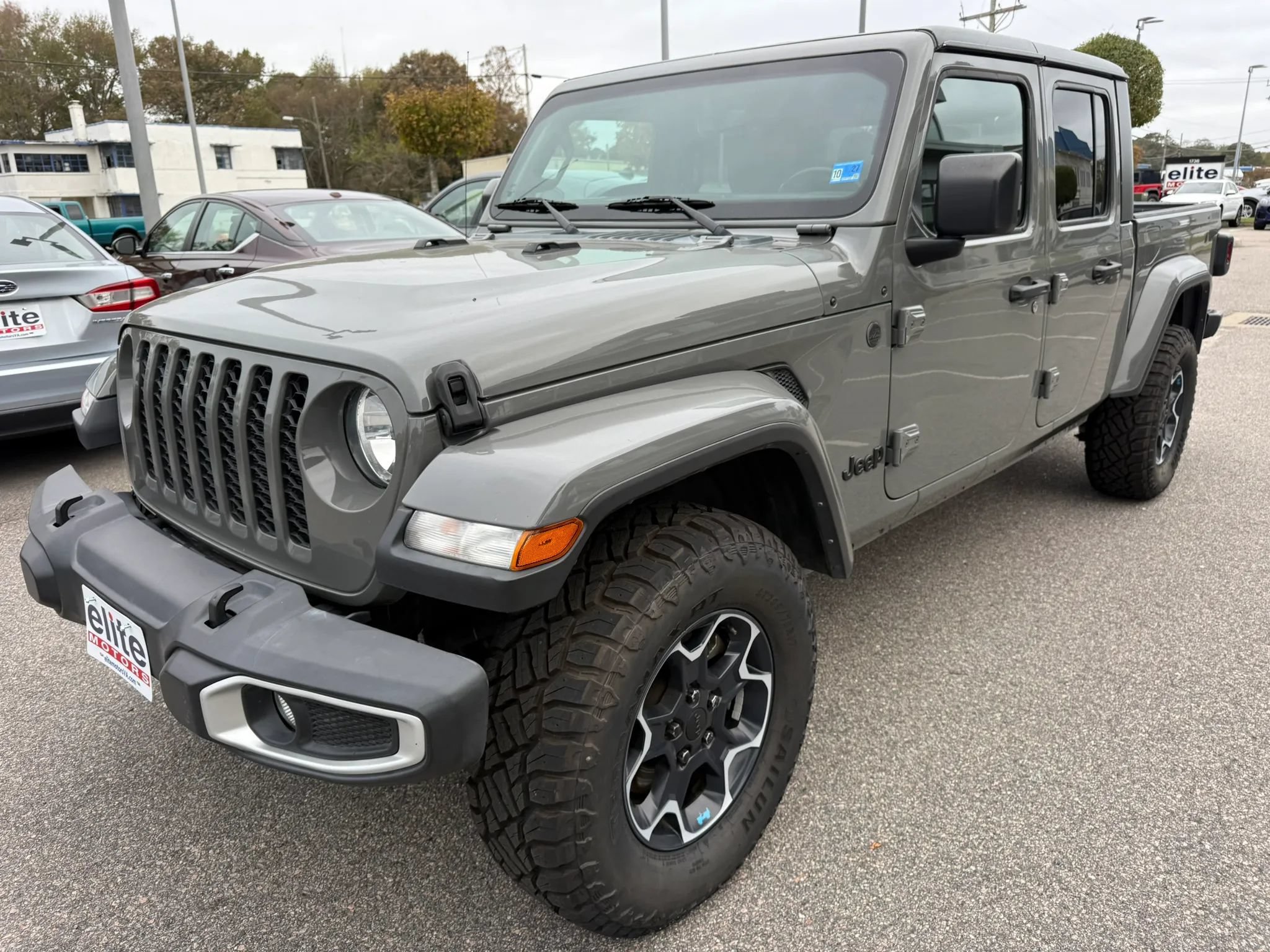 Used 2023 Jeep Gladiator Sport AWD/4WD image 3