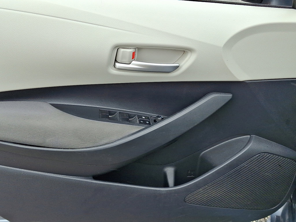 Used 2020 Toyota Corolla LE image 23
