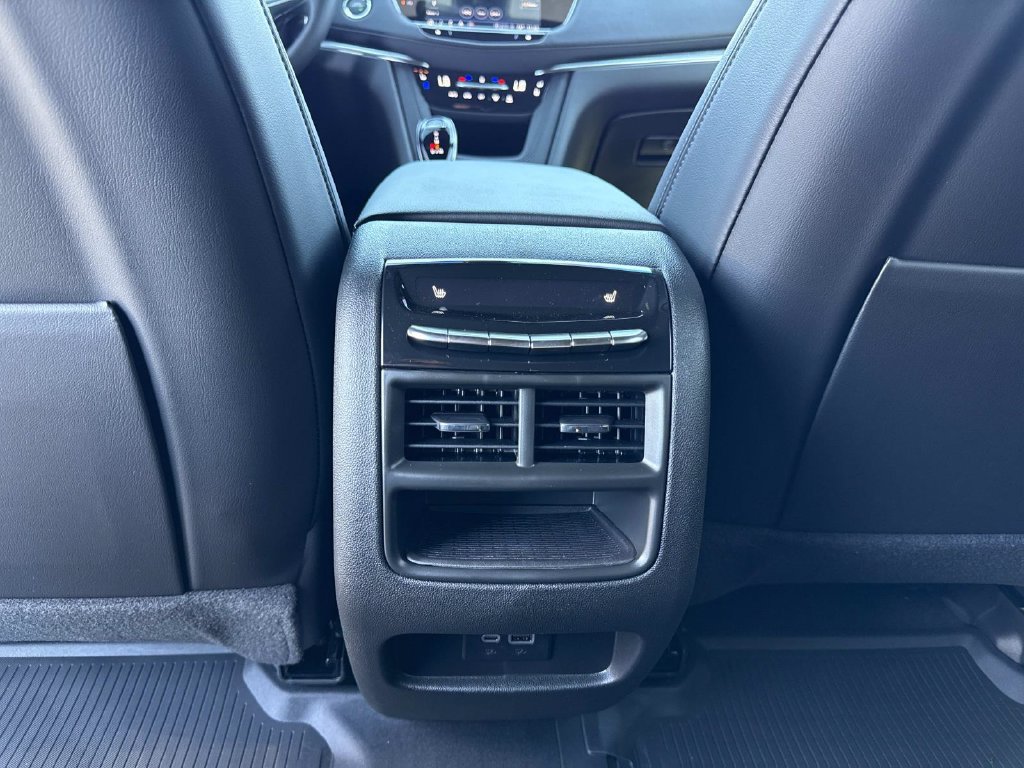 New 2026 Cadillac XT5 Sportv w/ LPO, Floor Liner Package AWD/4WD image 16
