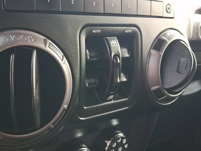 Used 2018 Jeep Wrangler Unlimited Sport S AWD/4WD image 28