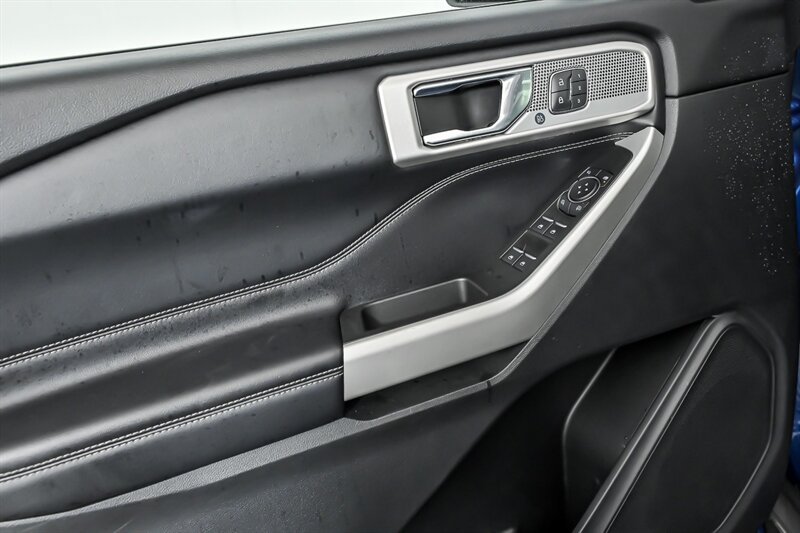 Used 2020 Ford Explorer Limited AWD/4WD image 12