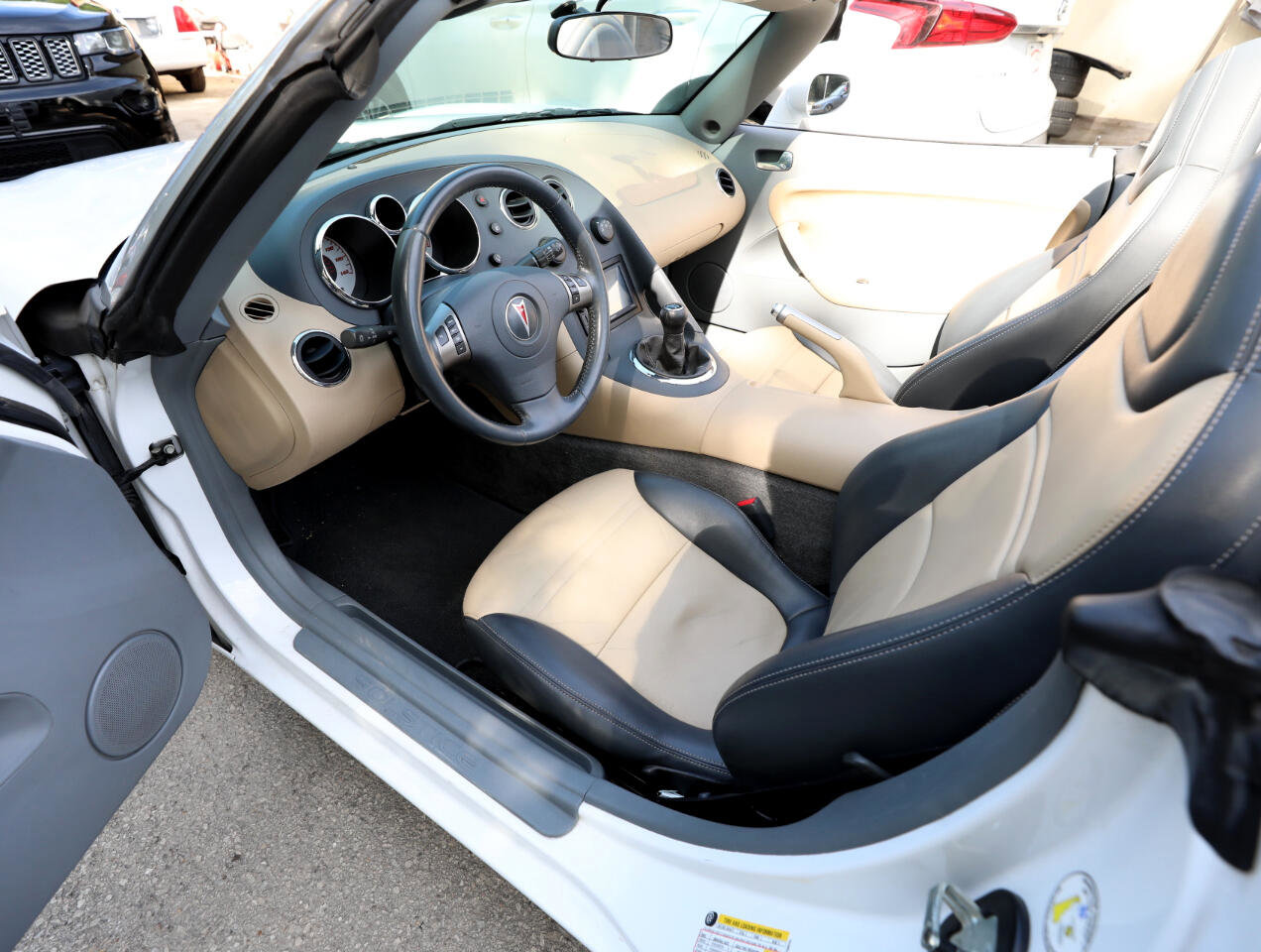 Used 2006 Pontiac Solstice Convertible w/ Premium Package image 14