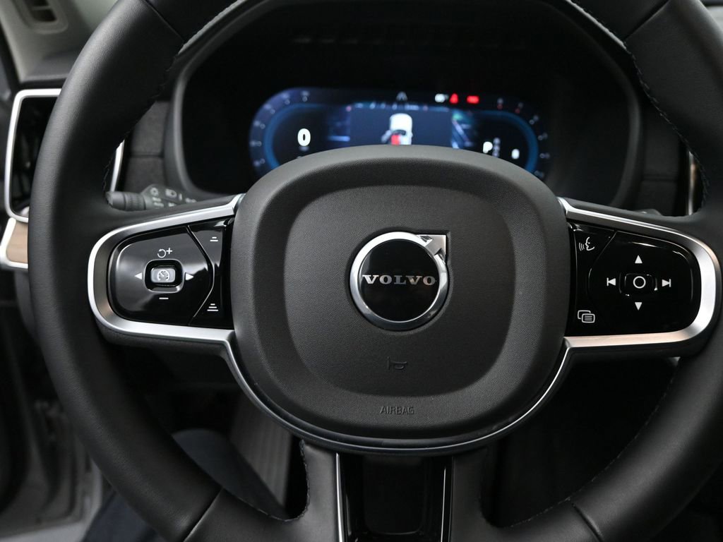 Used 2025 Volvo XC90 B6 Plus image 11