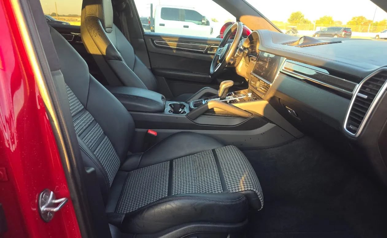 Used 2022 Porsche Cayenne GTS AWD/4WD image 9