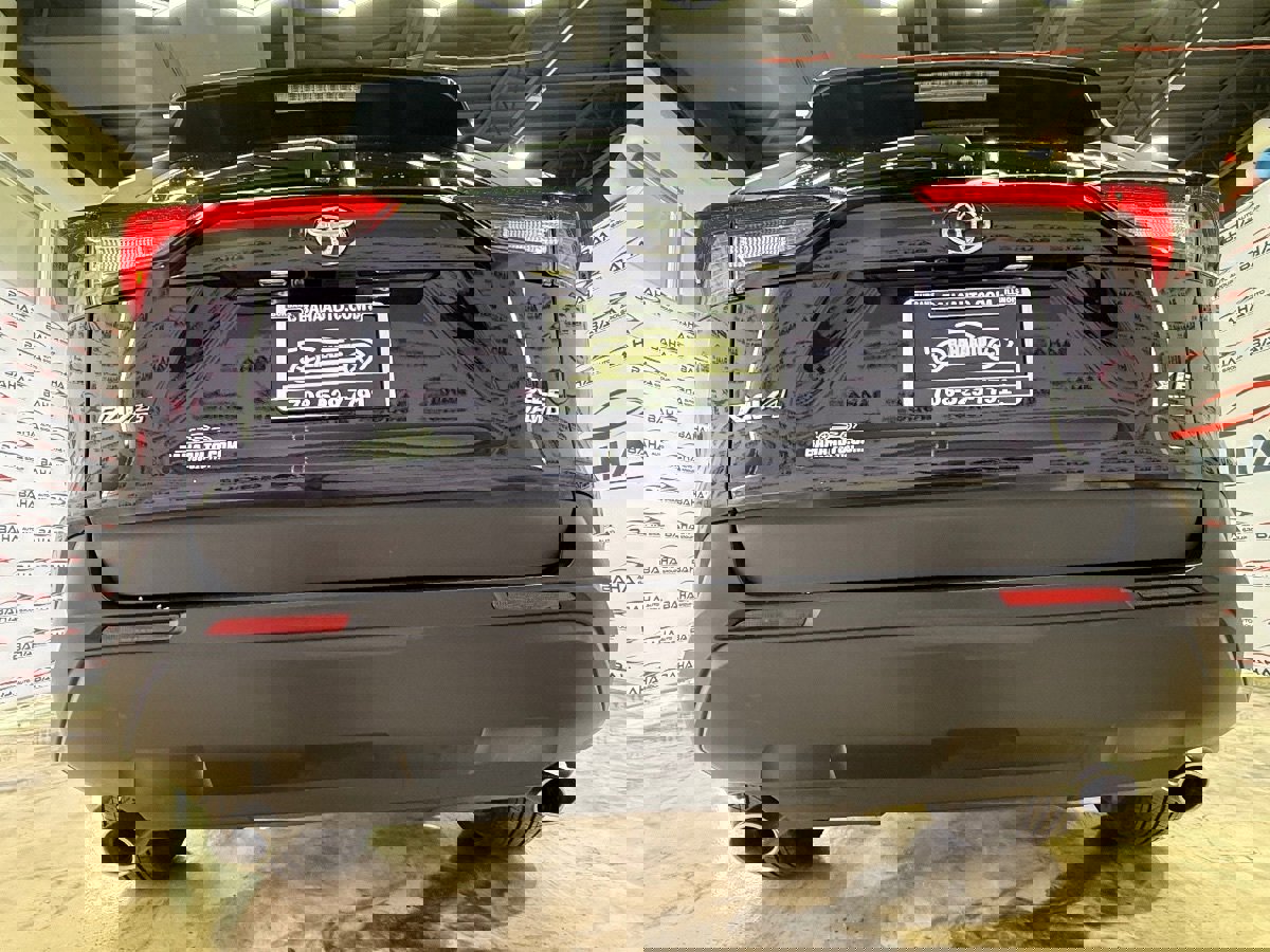 Used 2022 Toyota RAV4 XLE image 11