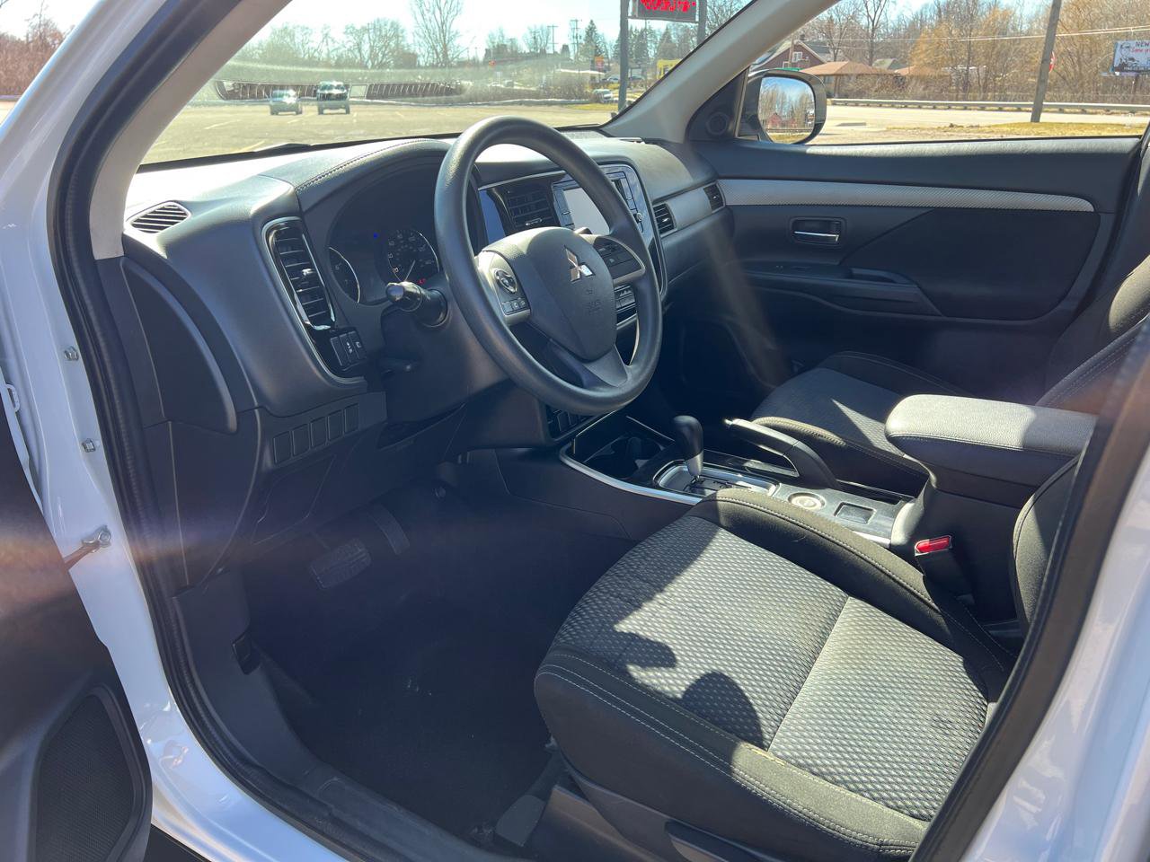 Used 2018 Mitsubishi Outlander ES image 16
