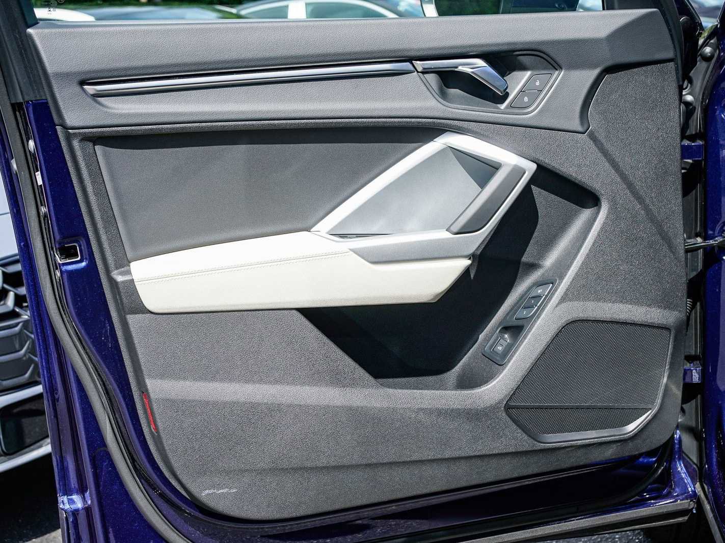 Used 2025 Audi Q3 2.0T Premium w/ Convenience Package image 19