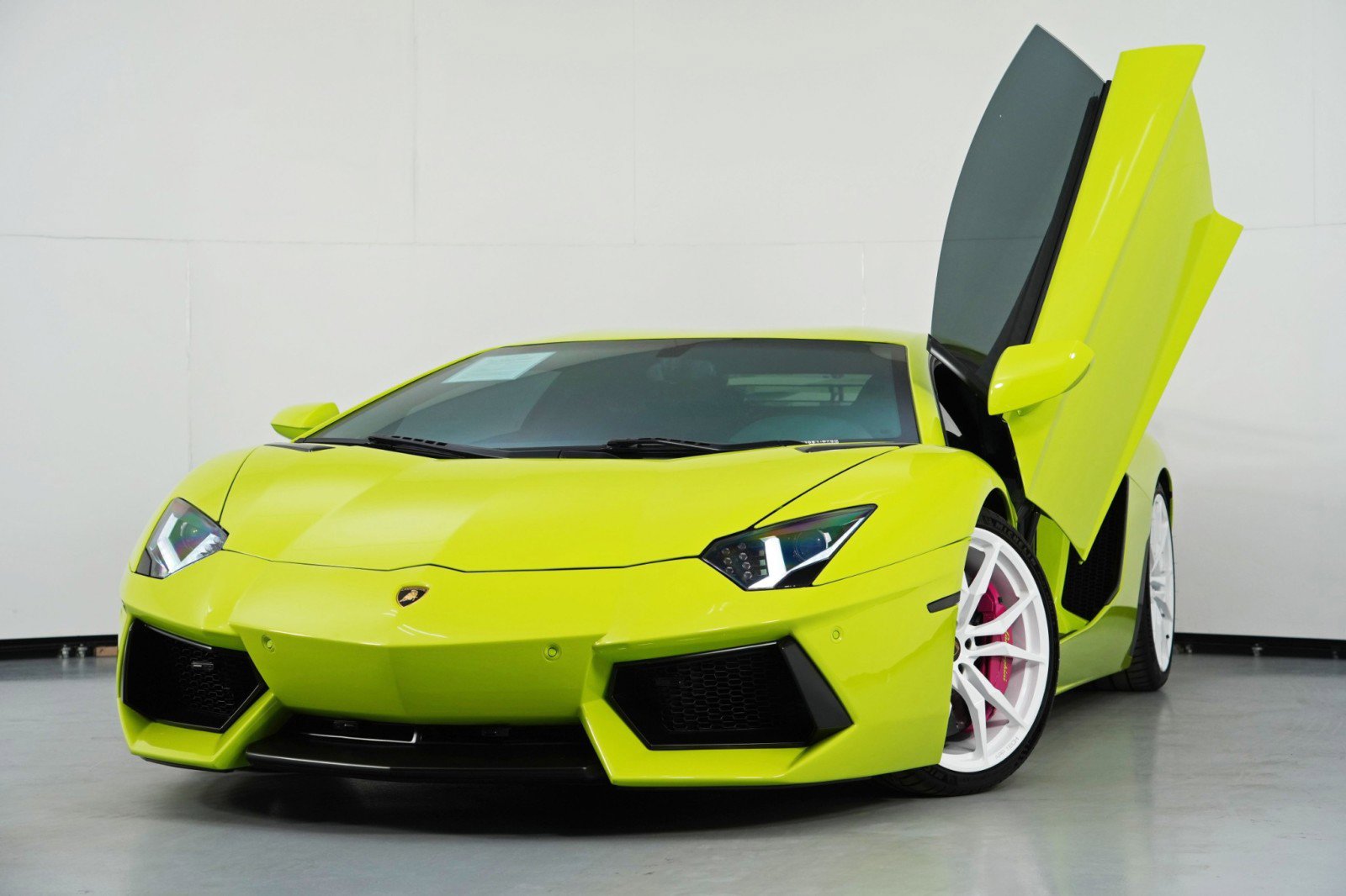Used 2015 Lamborghini Aventador LP 700-4 image 4