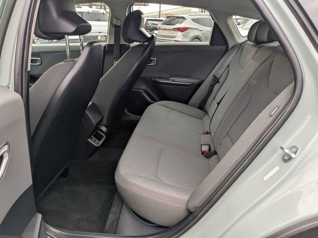 Used 2025 Kia K4 LXS image 27
