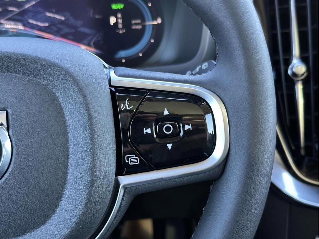New 2025 Volvo XC90 T8 Plus w/ Protection Package Premier image 9