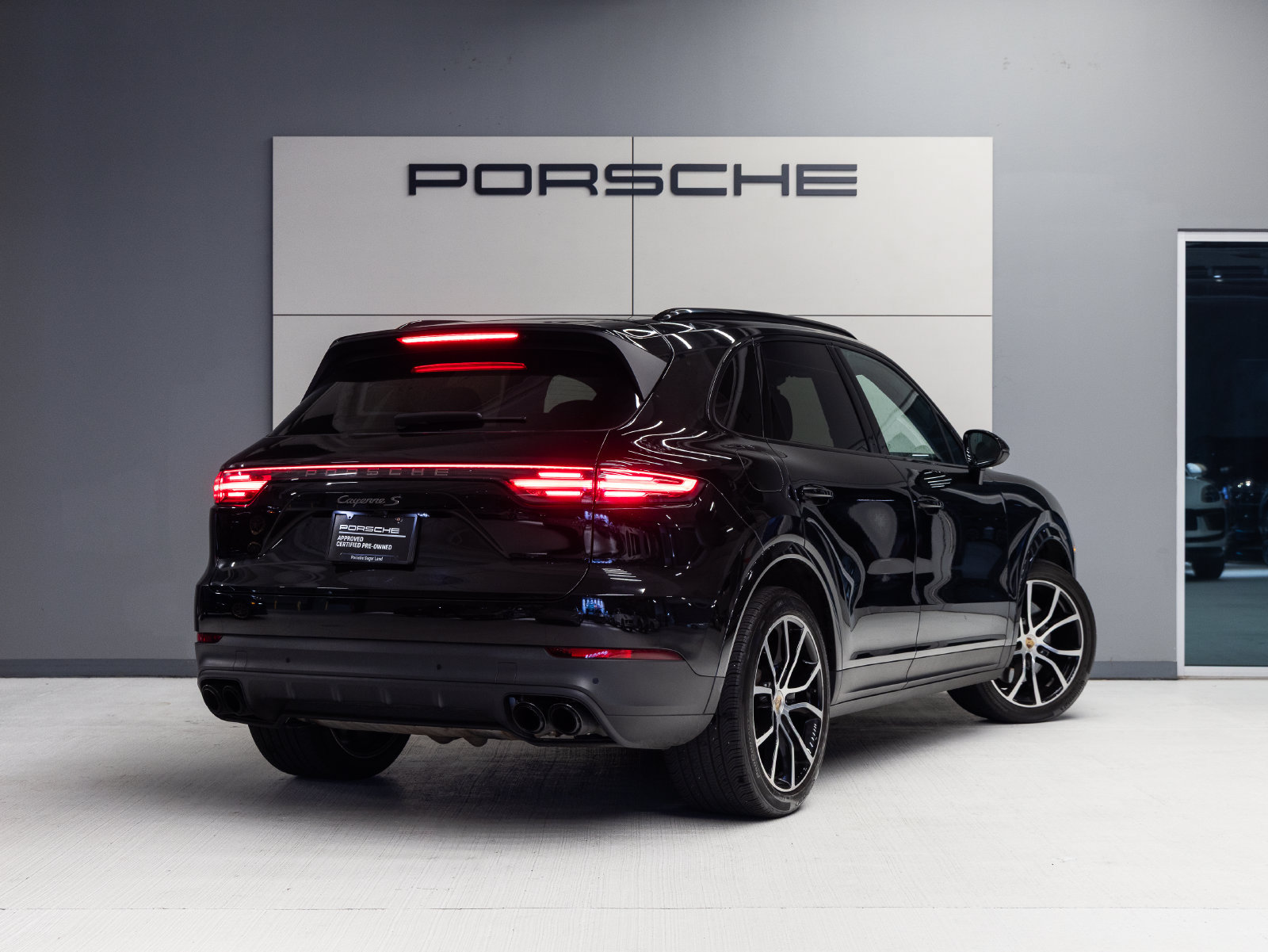 Certified 2023 Porsche Cayenne S Platinum AWD/4WD image 7