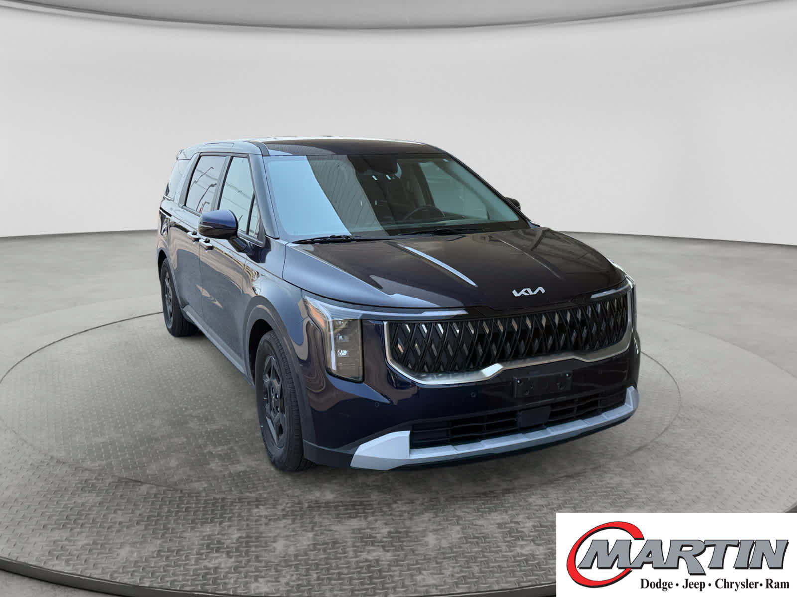 Used 2025 Kia Carnival FWD image 3