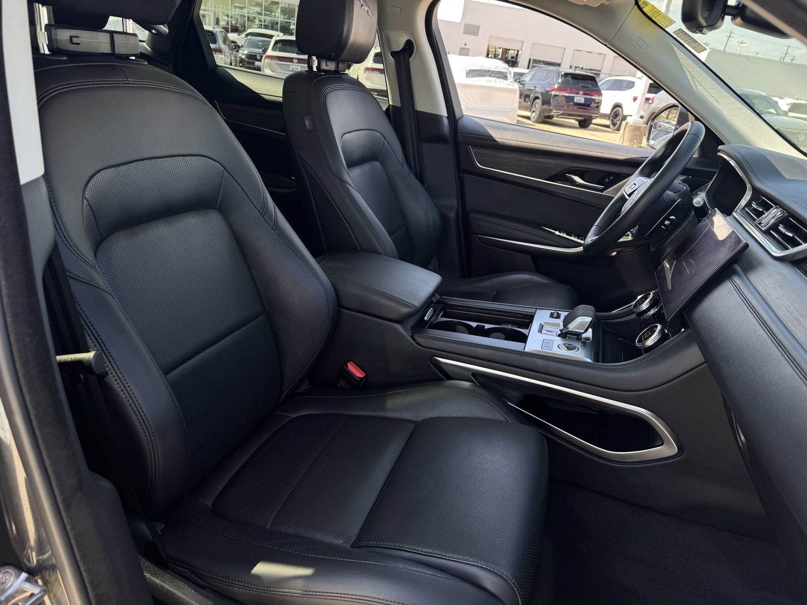 Used 2023 Jaguar F-PACE S image 27