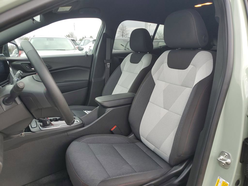 Used 2024 Chevrolet Trax RS image 6