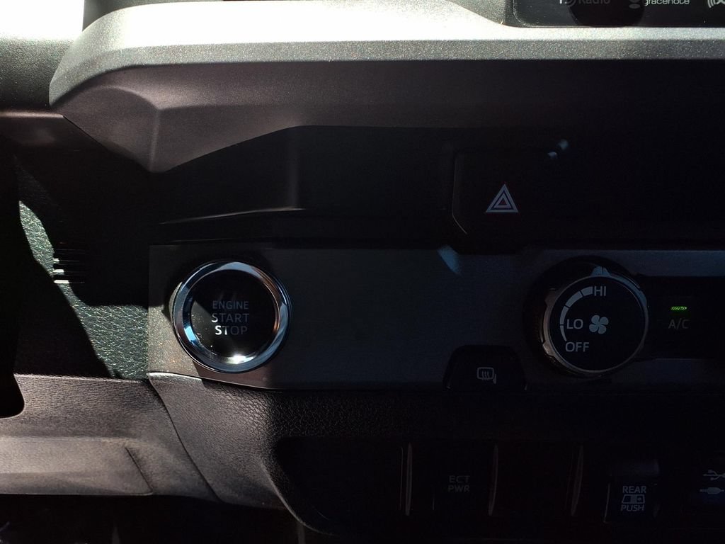 Used 2019 Toyota Tacoma TRD Sport RWD image 13