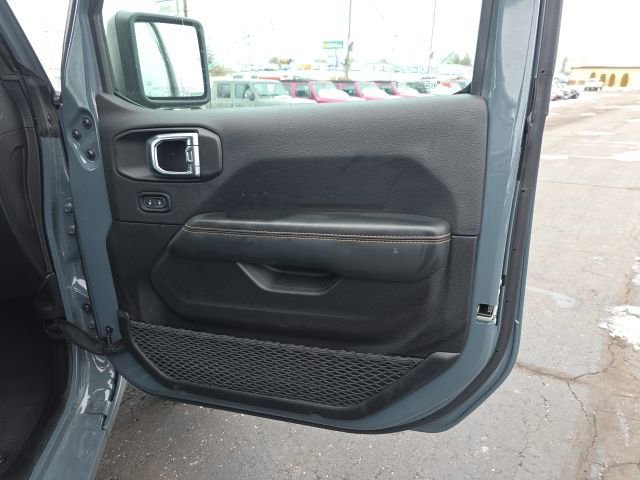 Used 2025 Jeep Wrangler Unlimited Sahara w/ Safety Group AWD/4WD image 33