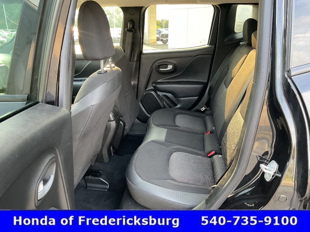 Used 2023 Jeep Renegade Latitude AWD/4WD image 25