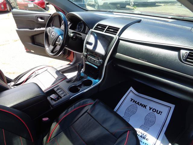 Used 2015 Toyota Camry XLE w/ Moonroof Package FWD image 34