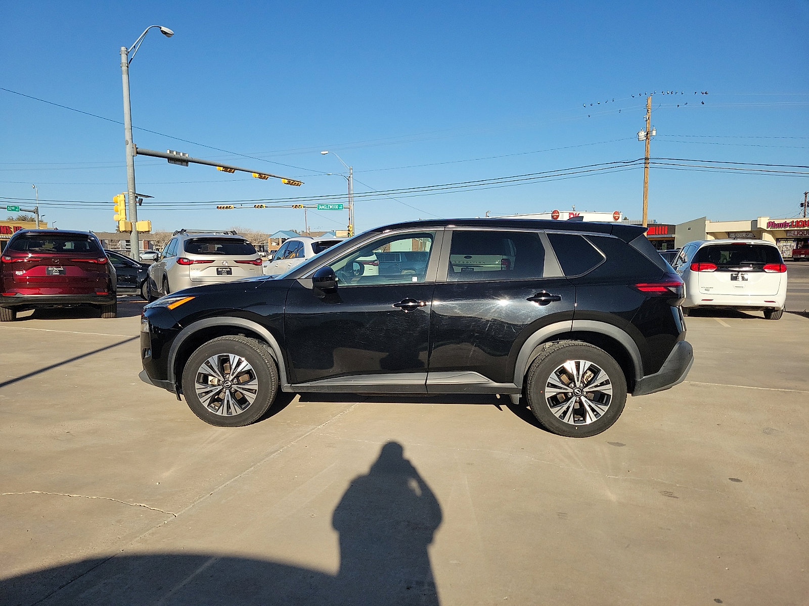 Used 2023 Nissan Rogue SV image 4