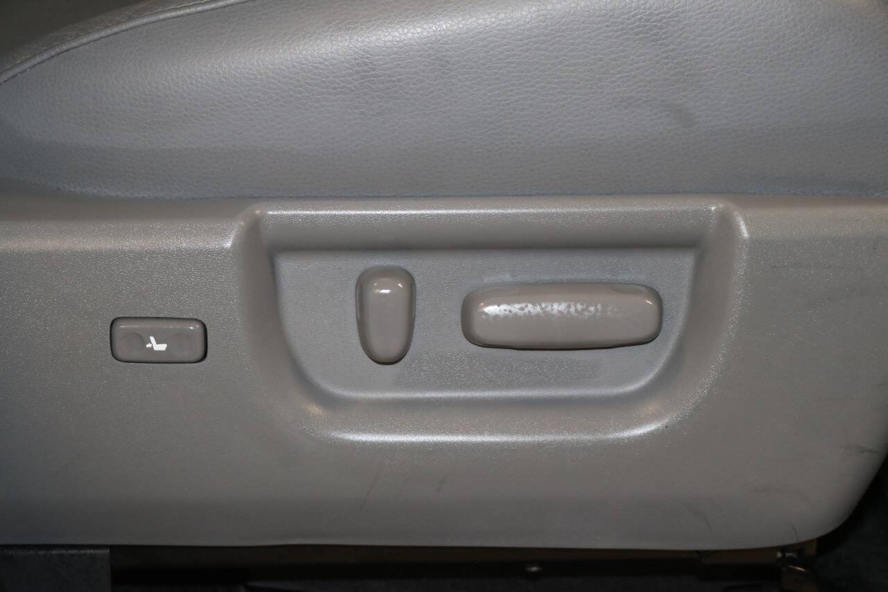 Used 2017 Toyota Sequoia Limited w/ Safety & Convenience Package AWD/4WD image 80