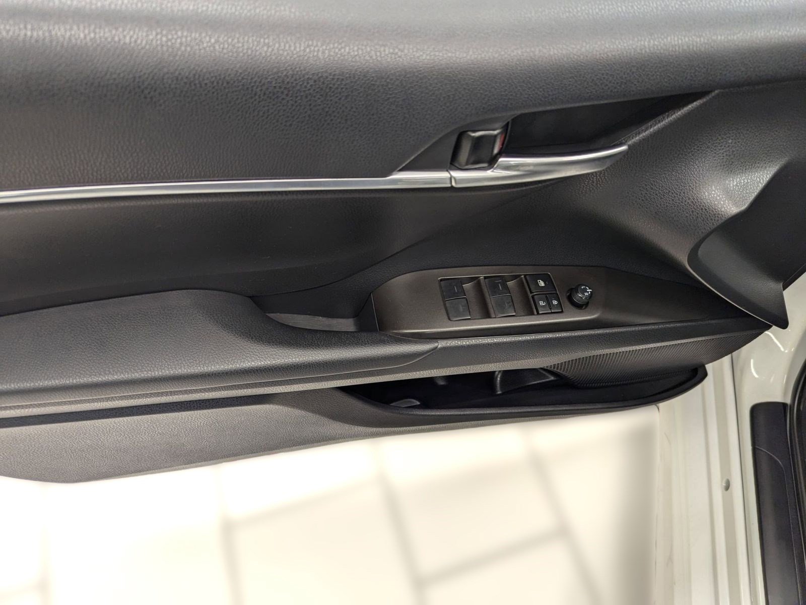 Used 2023 Toyota Camry SE image 10