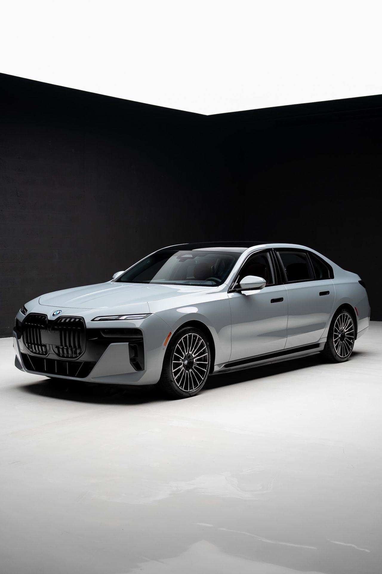 Used 2024 BMW i7 xDrive60 w/ M Sport Package RWD image 89