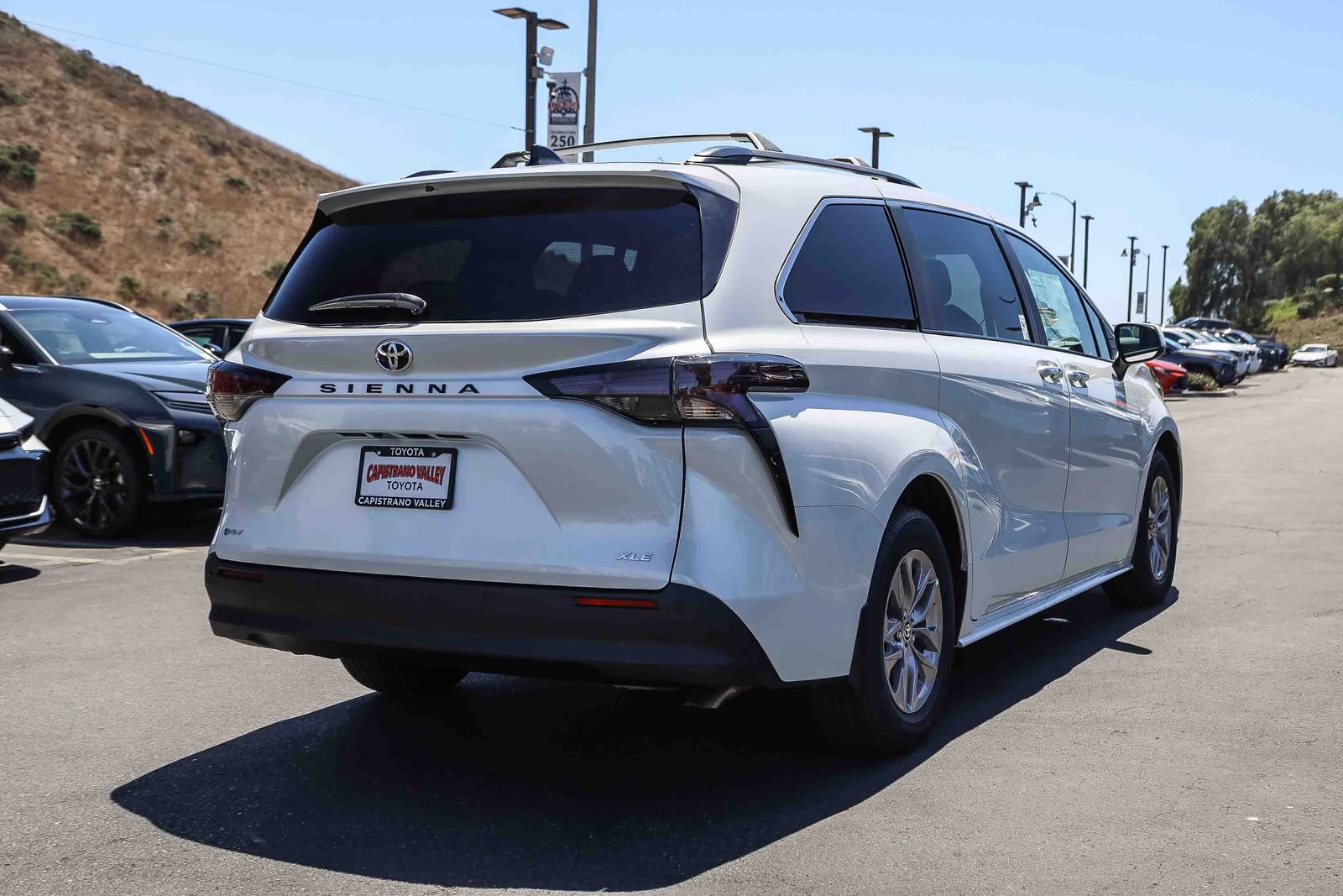 New 2026 Toyota Sienna XLE FWD image 4