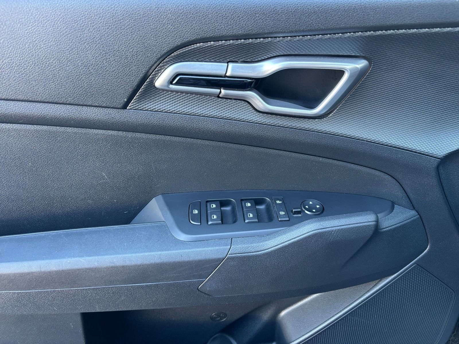 Used 2025 Kia Sportage LX FWD image 18