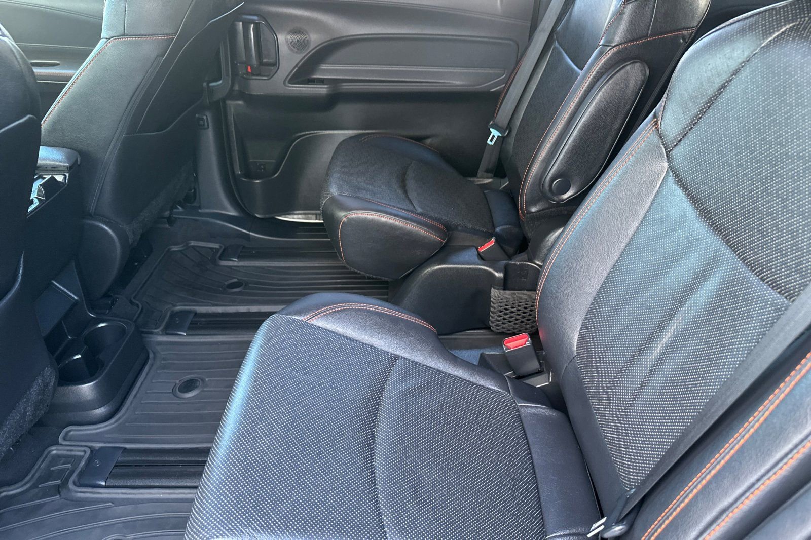 Used 2024 Toyota Sienna XSE w/ XSE Premium Package image 12