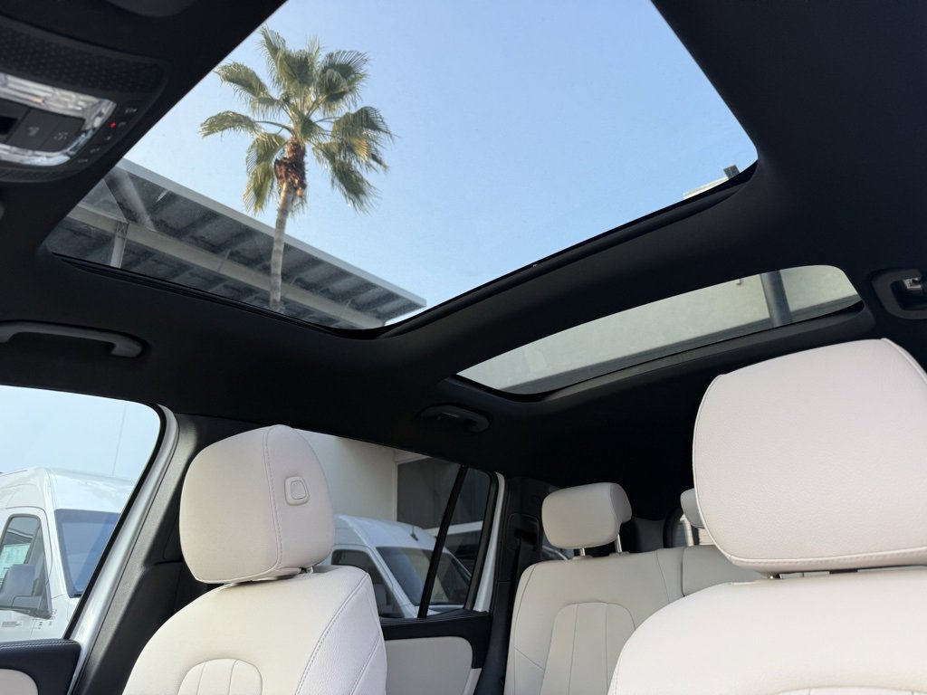 New 2026 Mercedes-Benz GLB 250 image 2