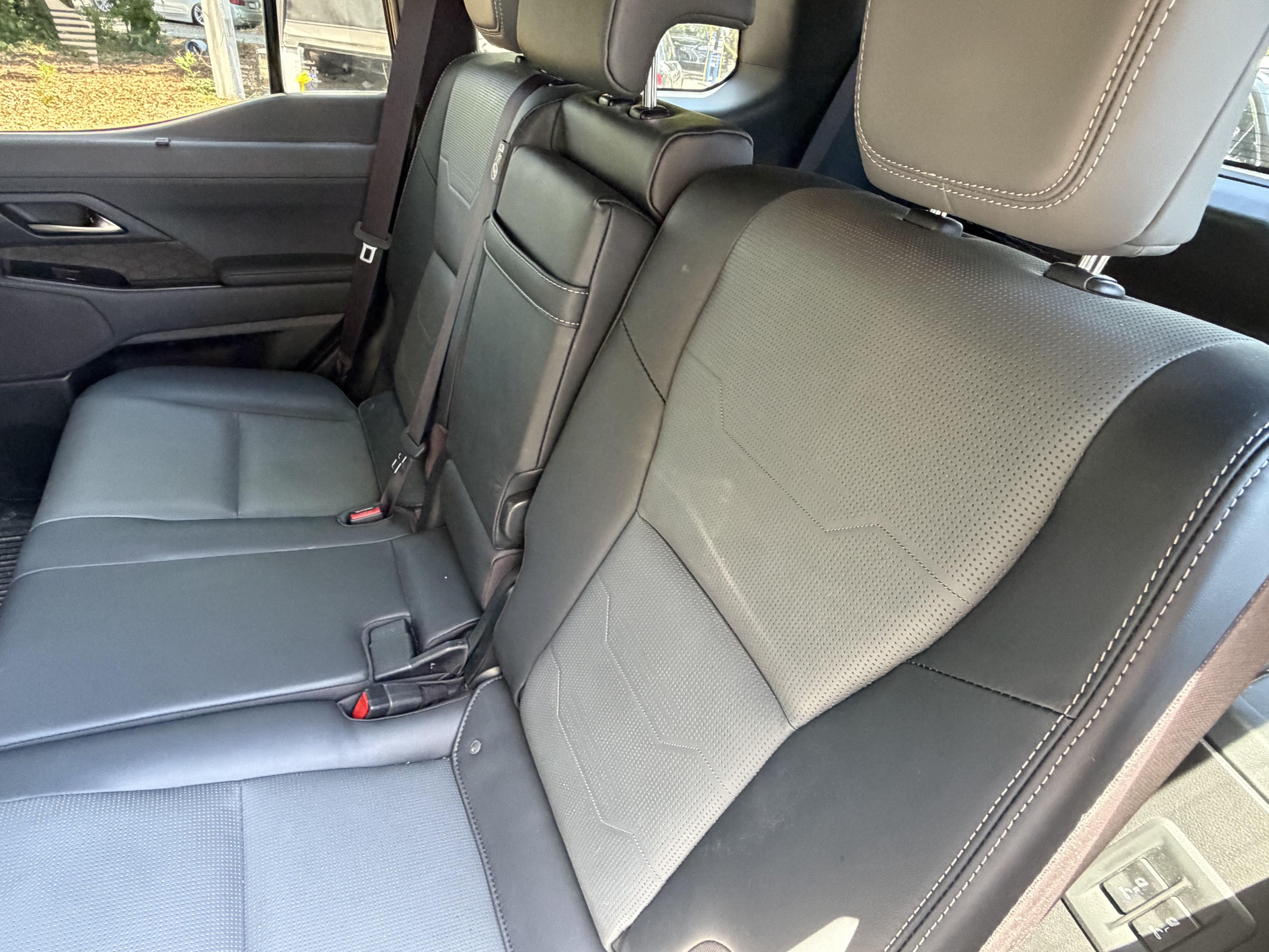 Used 2024 Lexus GX 550 w/ Accessory Package (Z1) AWD/4WD image 31