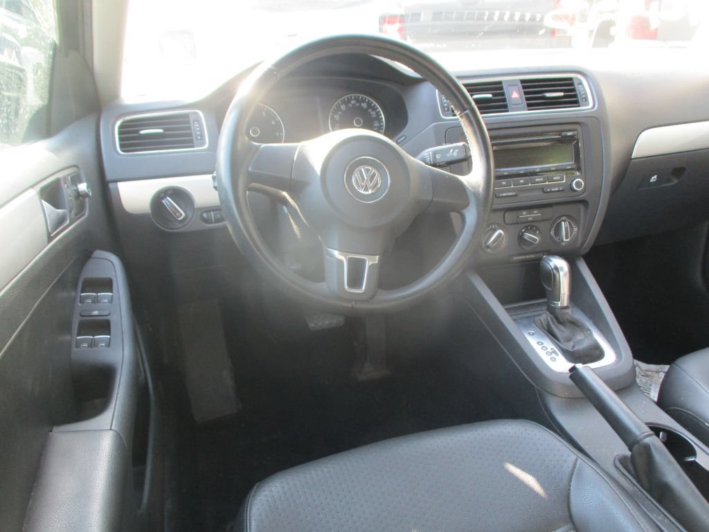 Used 2013 Volkswagen Jetta SE FWD image 6