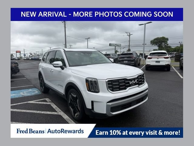 Used 2024 Kia Telluride S w/ S Sunroof Package