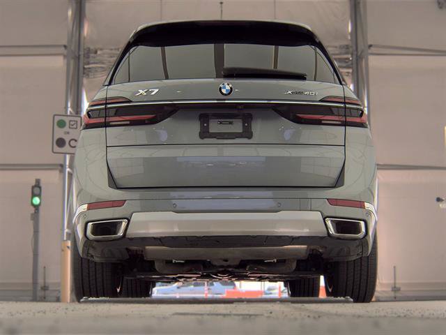Used 2025 BMW X7 xDrive40i w/ Premium Package AWD/4WD image 5