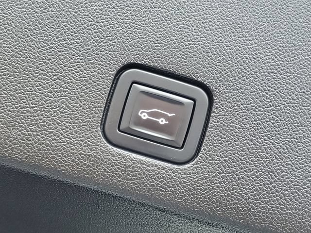 Used 2022 Cadillac XT6 Premium Luxury w/ LPO, Floor Liner Package AWD/4WD image 40