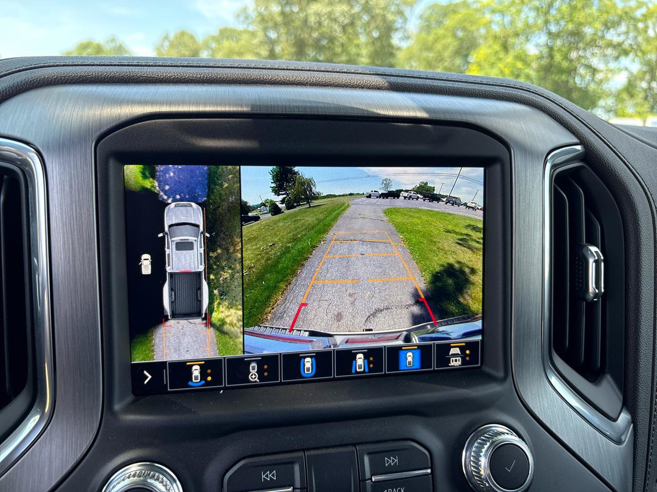 Used 2021 GMC Sierra 3500 Denali w/ Technology Package AWD/4WD image 17