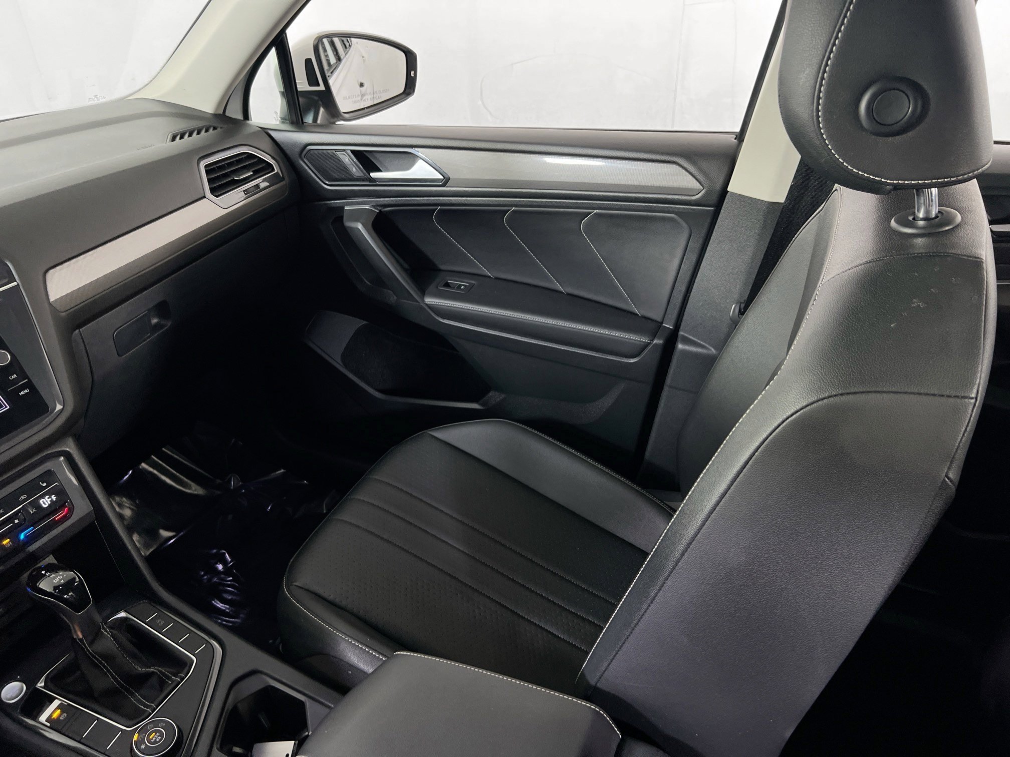 Used 2022 Volkswagen Tiguan SE image 23