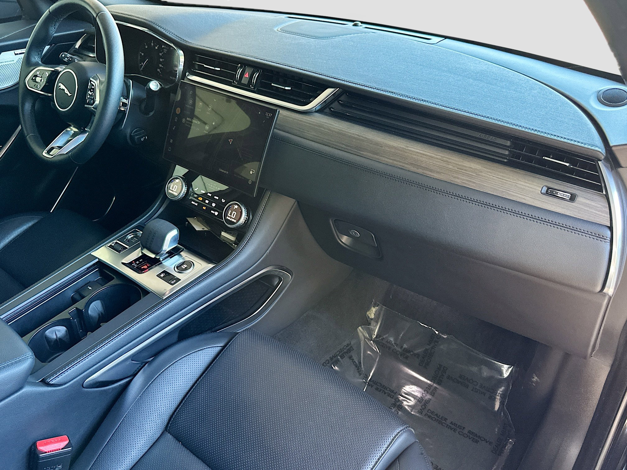 Used 2023 Jaguar F-PACE S image 31