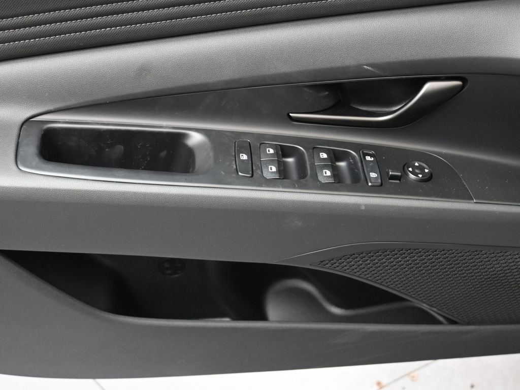 Certified 2025 Hyundai Elantra Sport FWD image 20