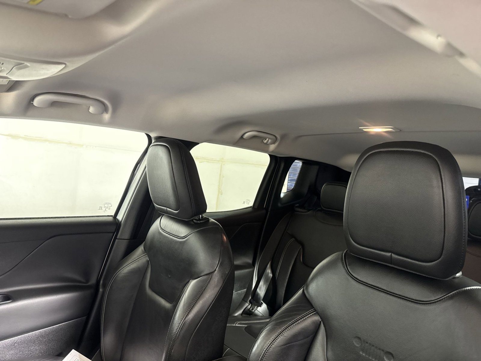 Used 2016 Jeep Renegade Limited image 24