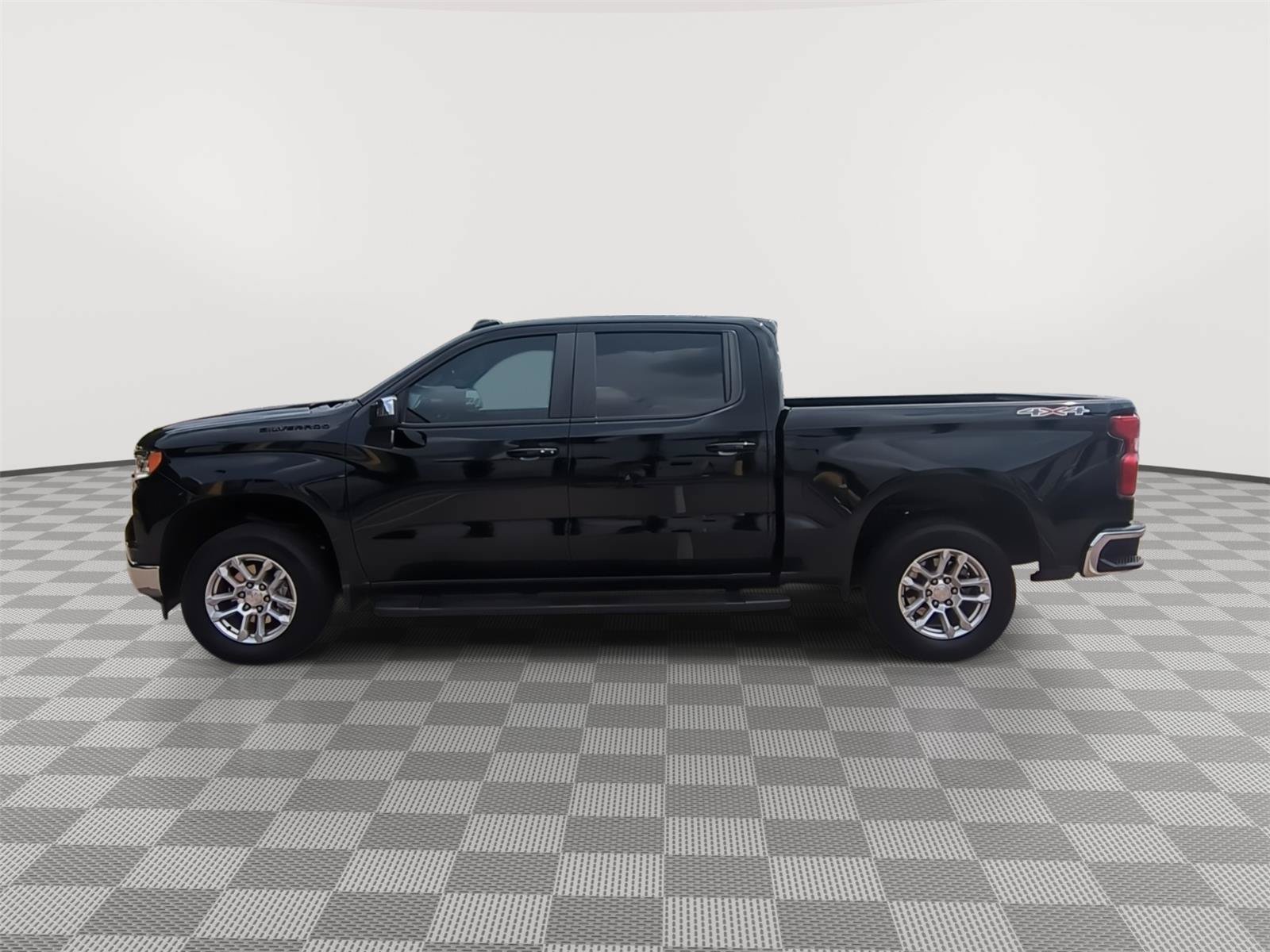 Used 2024 Chevrolet Silverado 1500 LT AWD/4WD image 2
