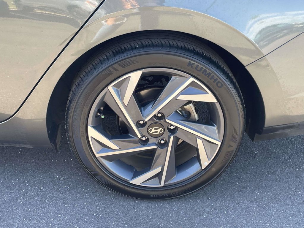 Certified 2025 Hyundai Elantra SEL FWD image 9