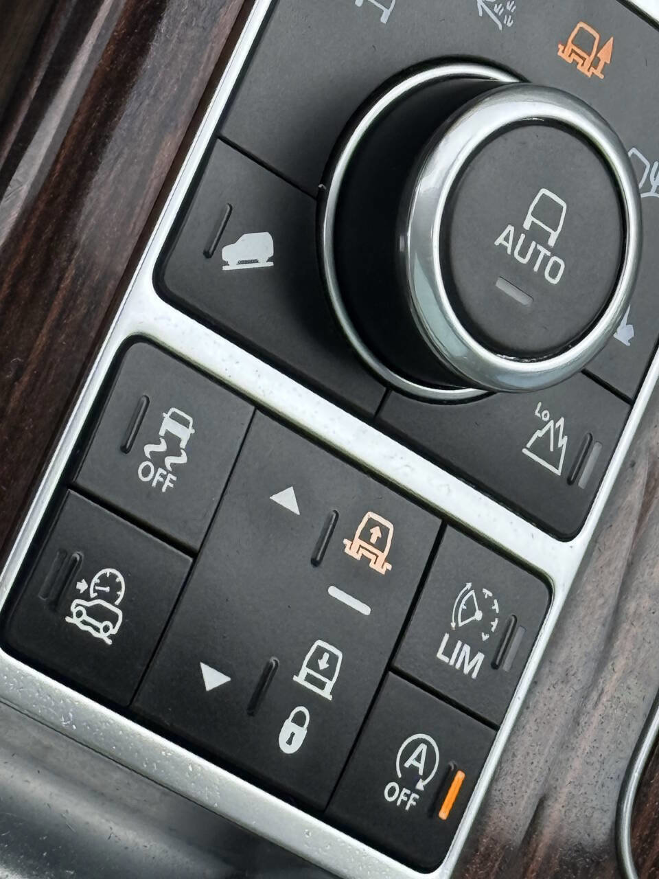 Used 2017 Land Rover Range Rover Long Wheelbase Supercharged image 31